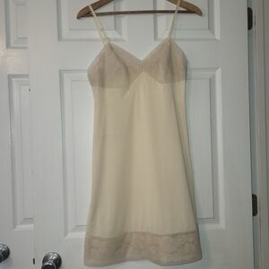 Vintage Vanity Fair Slip Lingerie Women's Size 36 Ivory Lace Adjustable Straps‎